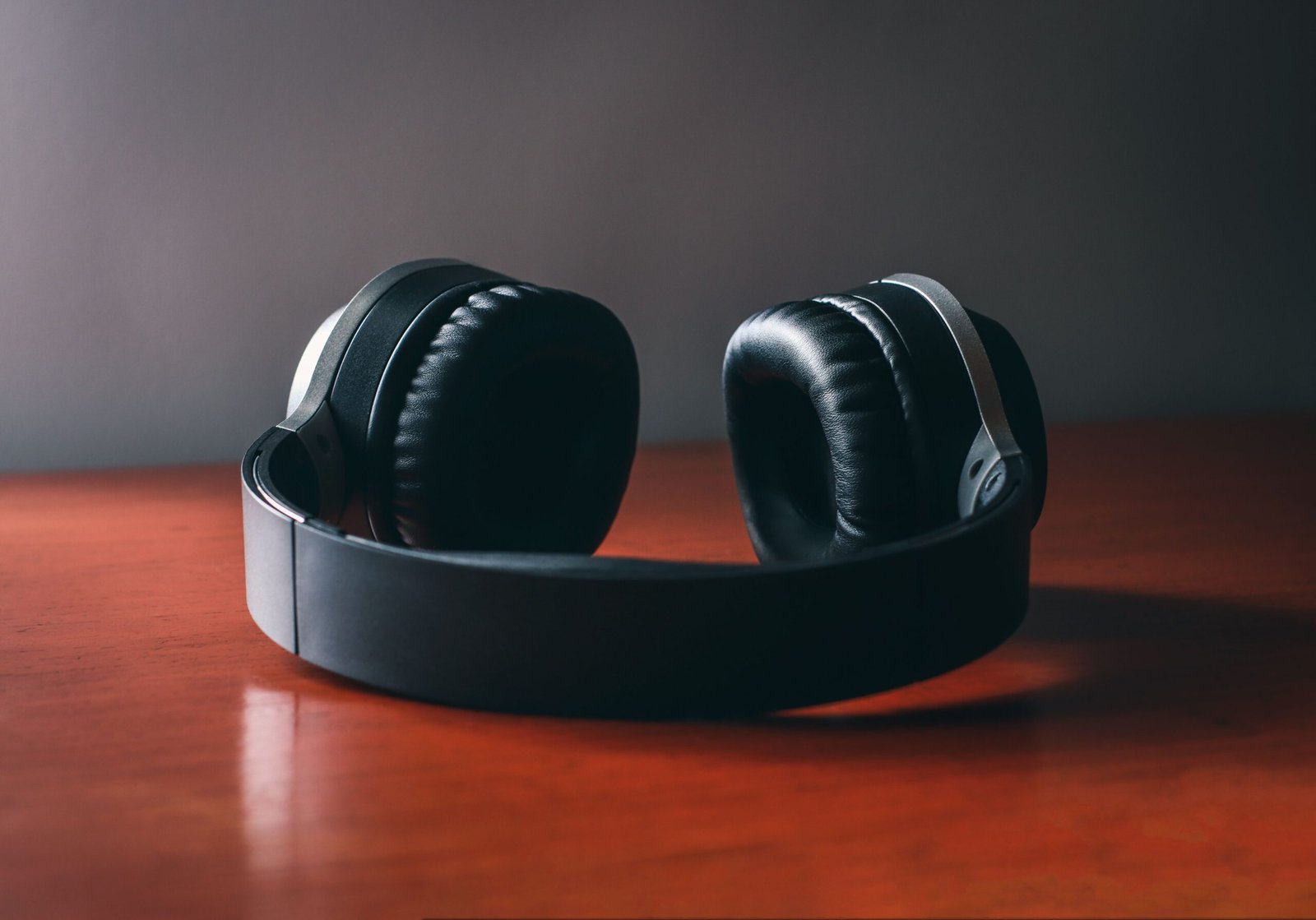 Premium Headphones for an Immersive Sound Experience - Image 3